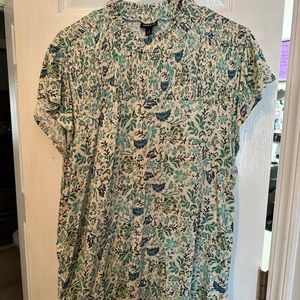 Torrid SZ 3X Smocked Blouse in Cream Blues and Greens. EUC! Beautiful and Comfy